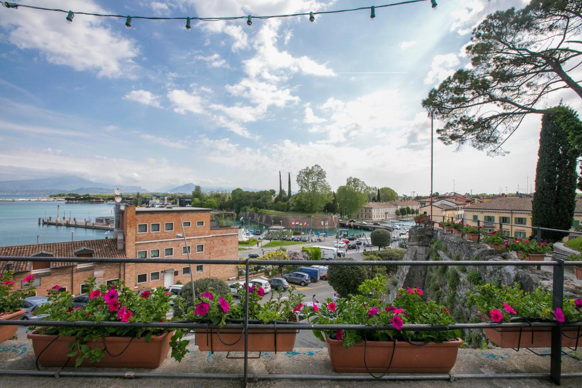 Casa Del Faro - Happy Rentals Peschiera del Garda Exterior photo